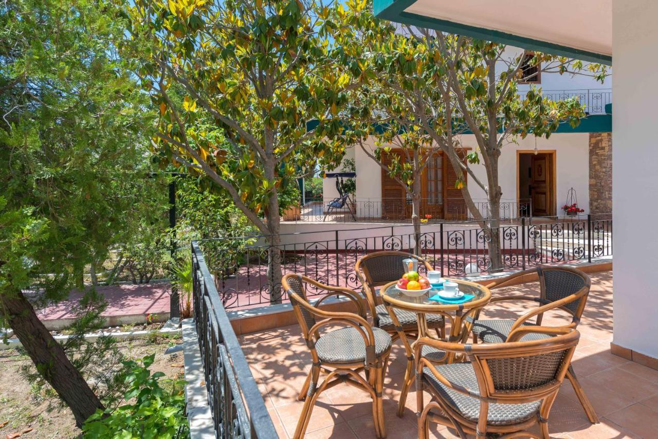 Villas Marianna Kalavárda Buitenkant foto