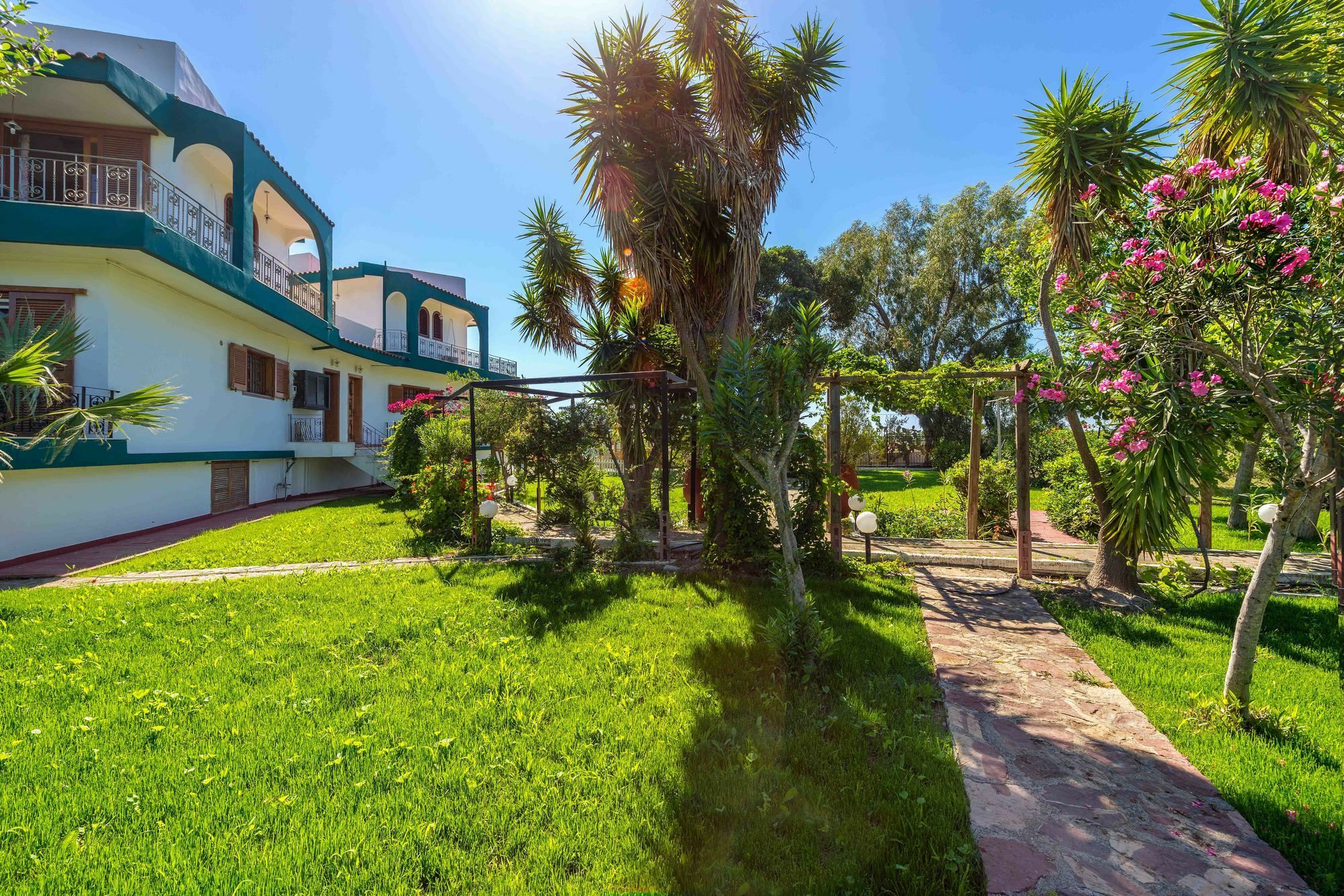 Villas Marianna Kalavárda Buitenkant foto